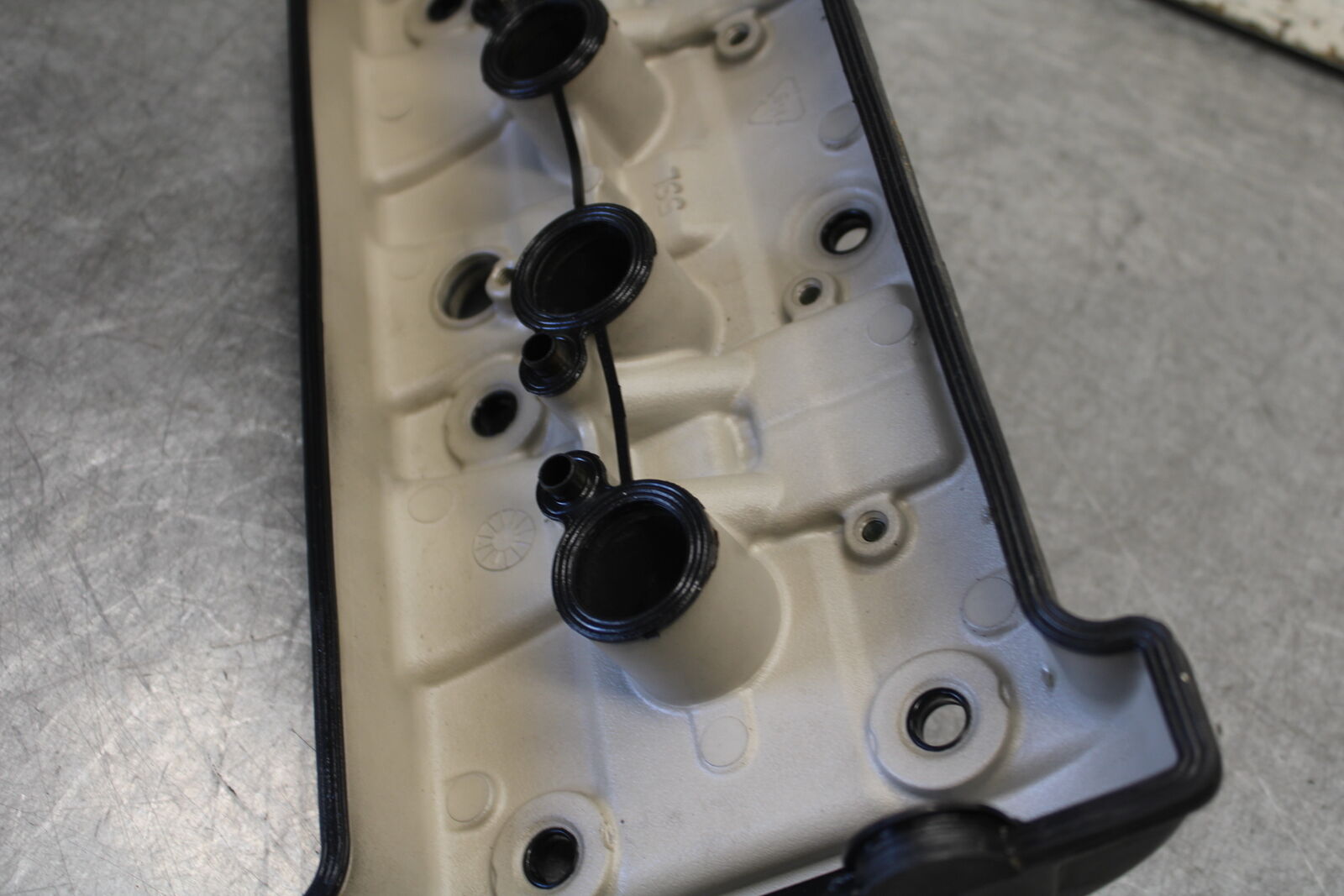 08-09 YAMAHA YZF R6S VALVE COVER  BB690