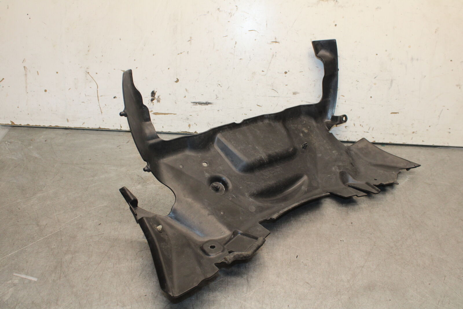 13-18 KAWASAKI NINJA ZX6R LOWER FRONT UPPER INNER HEADLIGHT COWL FAIRING  BB666