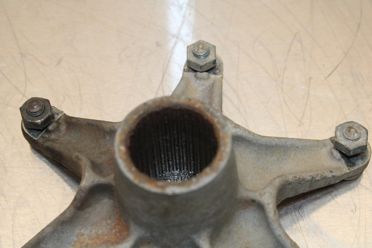 93 YAMAHA BANSHEE 350 REAR SPROCKET HUB BB135