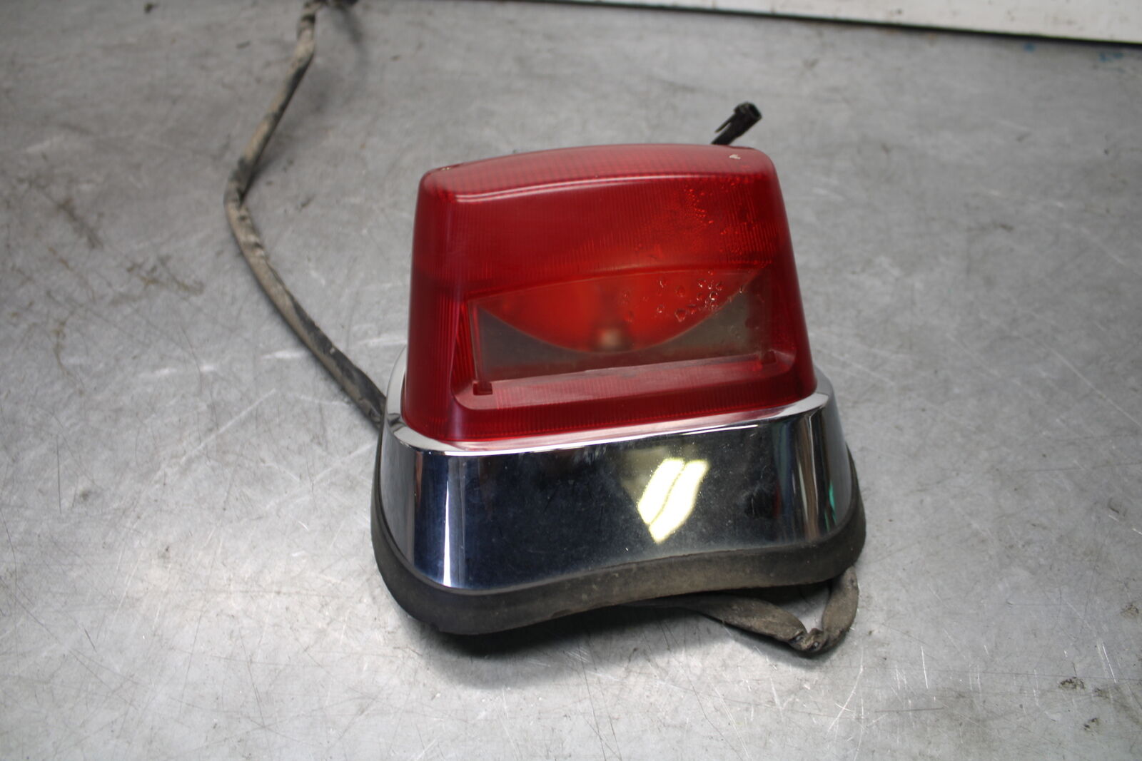 05-09 SUZUKI BOULEVARD C90 TAILLIGHT REAR TAIL BRAKE LIGHT BB692