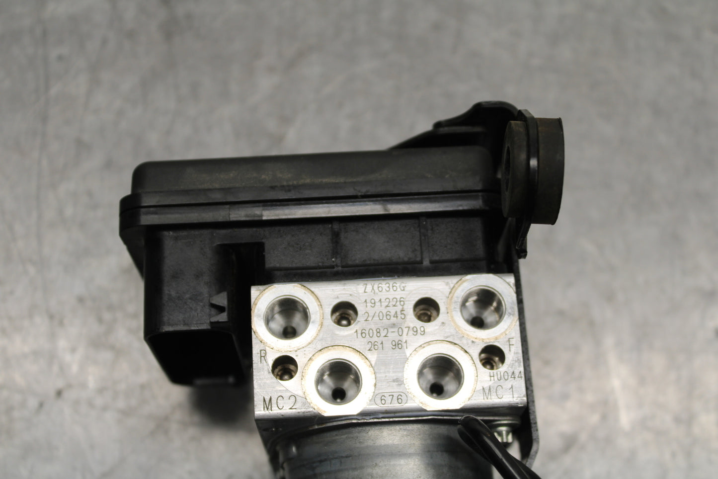 19-23 KAWASAKI NINJA ZX6R ABS PUMP UNIT MODULE BB749