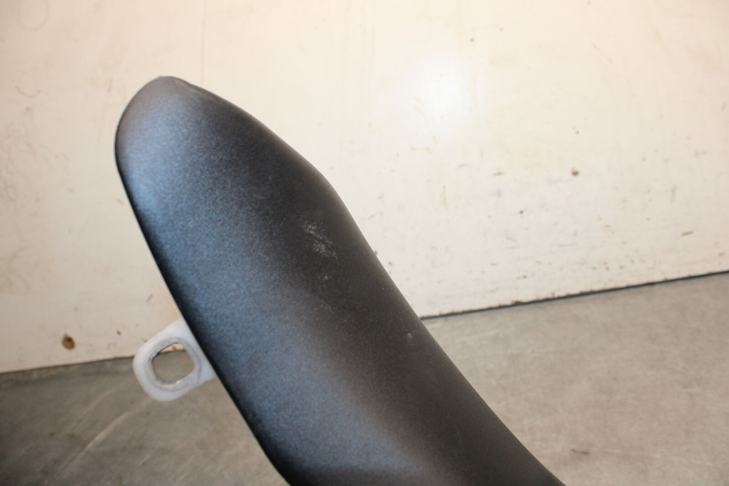 06-07 SUZUKI GSXR750 FRONT DRIVERS SEAT PAD SADDLE PILLION 45100-01H00-6BY BB670