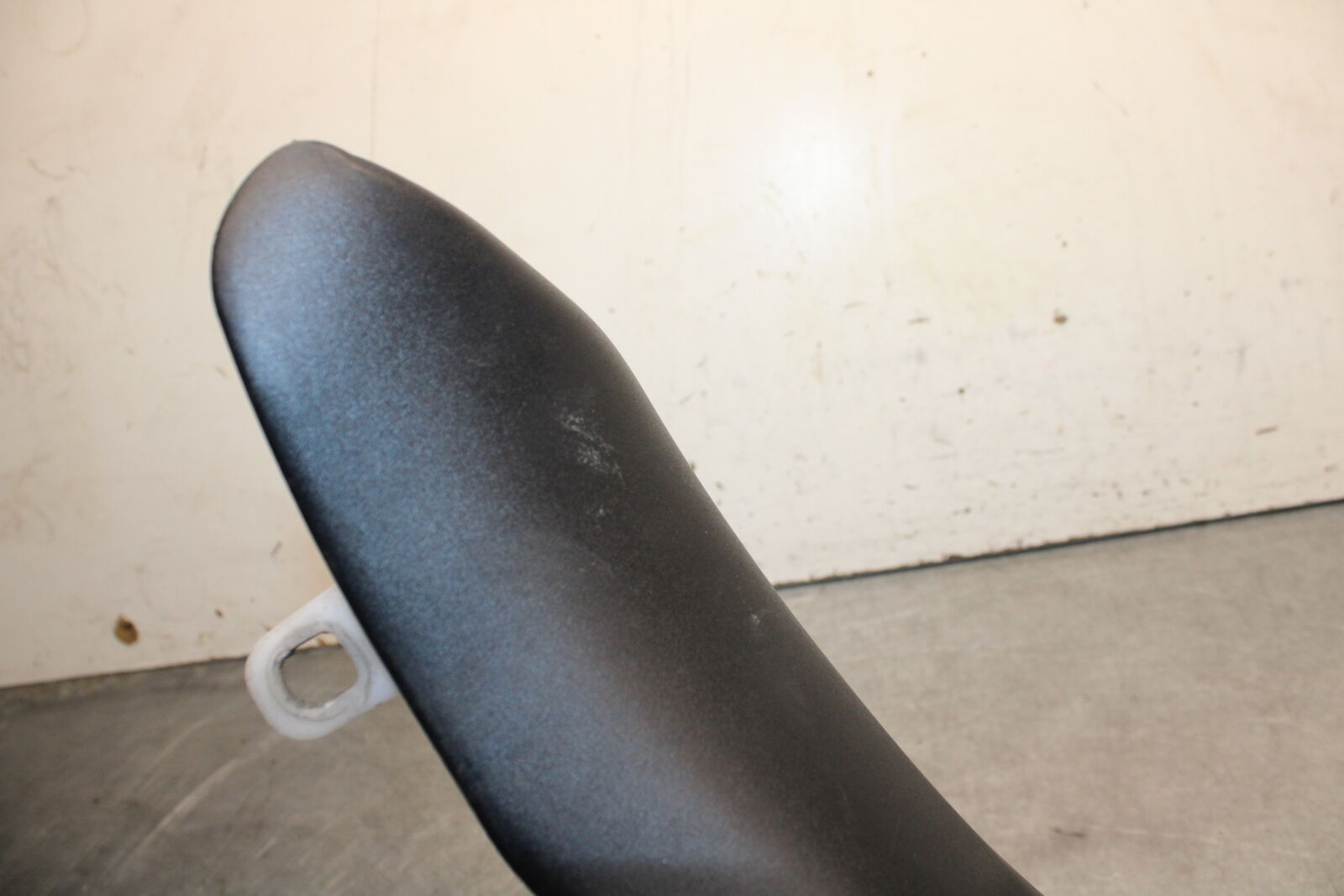 06-07 SUZUKI GSXR750 FRONT DRIVERS SEAT PAD SADDLE PILLION 45100-01H00-6BY BB670