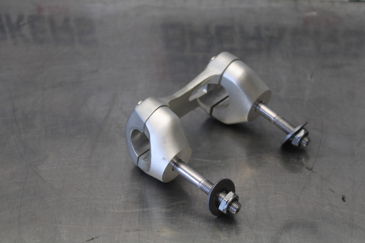 20 TRIUMPH STREET TRIPLE 765 HANDLEBAR RISERS BB864