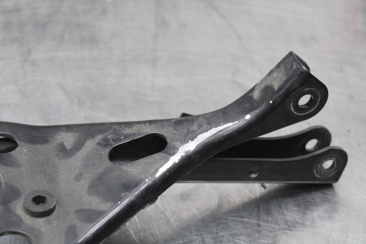 98 KAWASAKI NINJA ZX6 UPPER GAUGES STAY BRACKET BB870