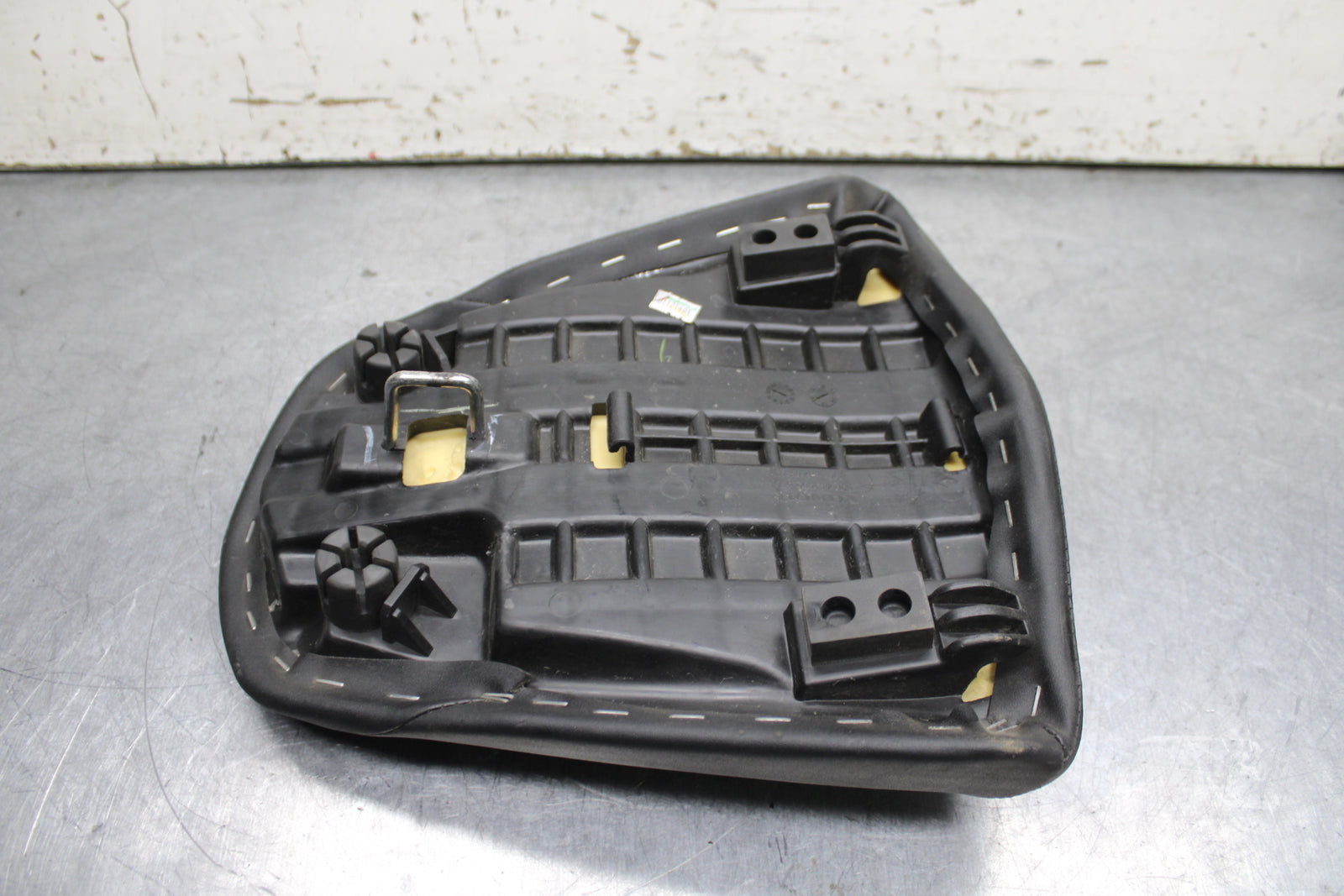 15-16 HONDA CB300F REAR BACK PASSENGER TANDEM SEAT PAD SADDLE PILLION BB740