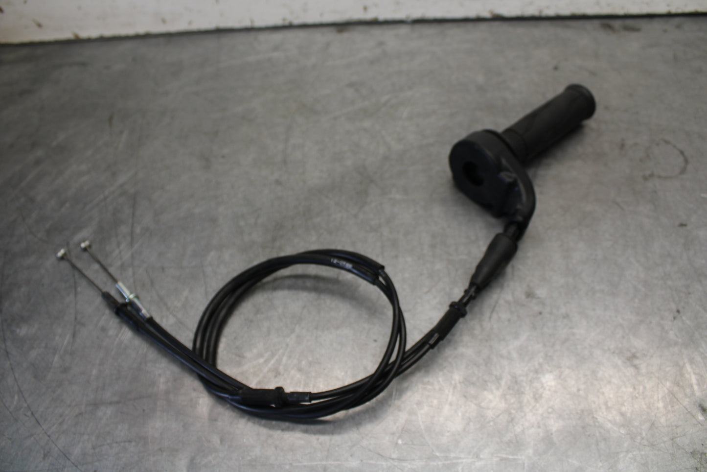 13-18 KAWASAKI NINJA ZX6R THROTTLE CABLE LINE HOUSING GUIDE BB682