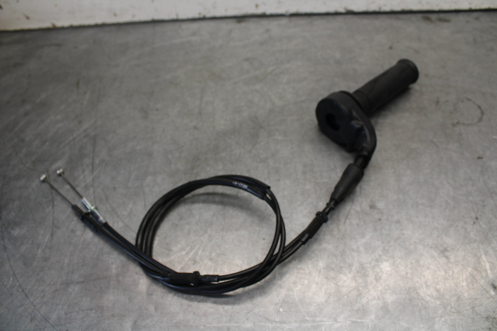 13-18 KAWASAKI NINJA ZX6R THROTTLE CABLE LINE HOUSING GUIDE BB682