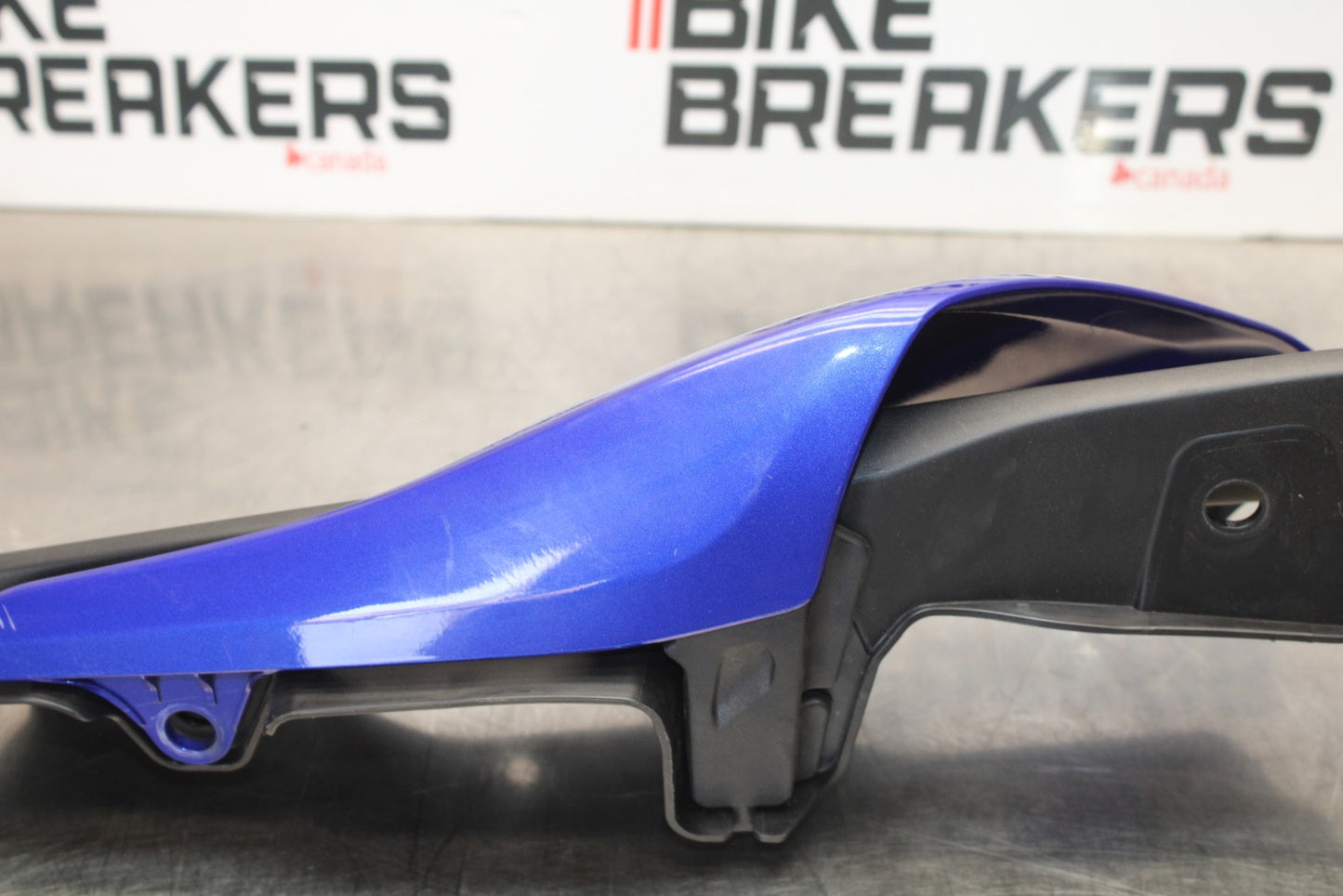 23-24 YAMAHA MT-07 LEFT REAR BACK TAIL FAIRING COWL SHROUD BB194