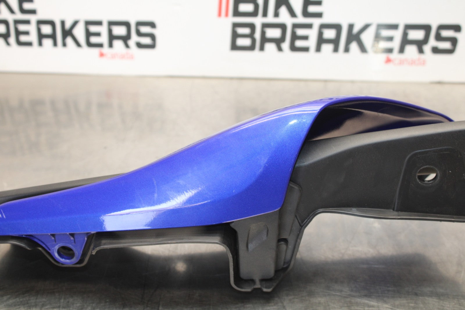 23-24 YAMAHA MT-07 LEFT REAR BACK TAIL FAIRING COWL SHROUD BB194
