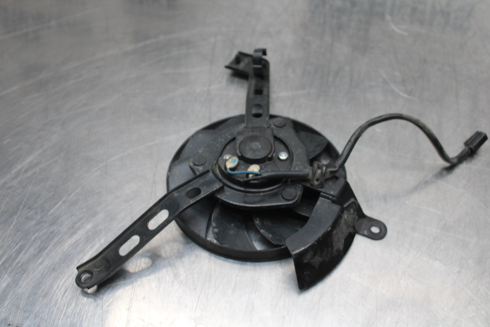 14-17 YAMAHA FZ07 ENGINE RADIATOR COOLING FAN BB162