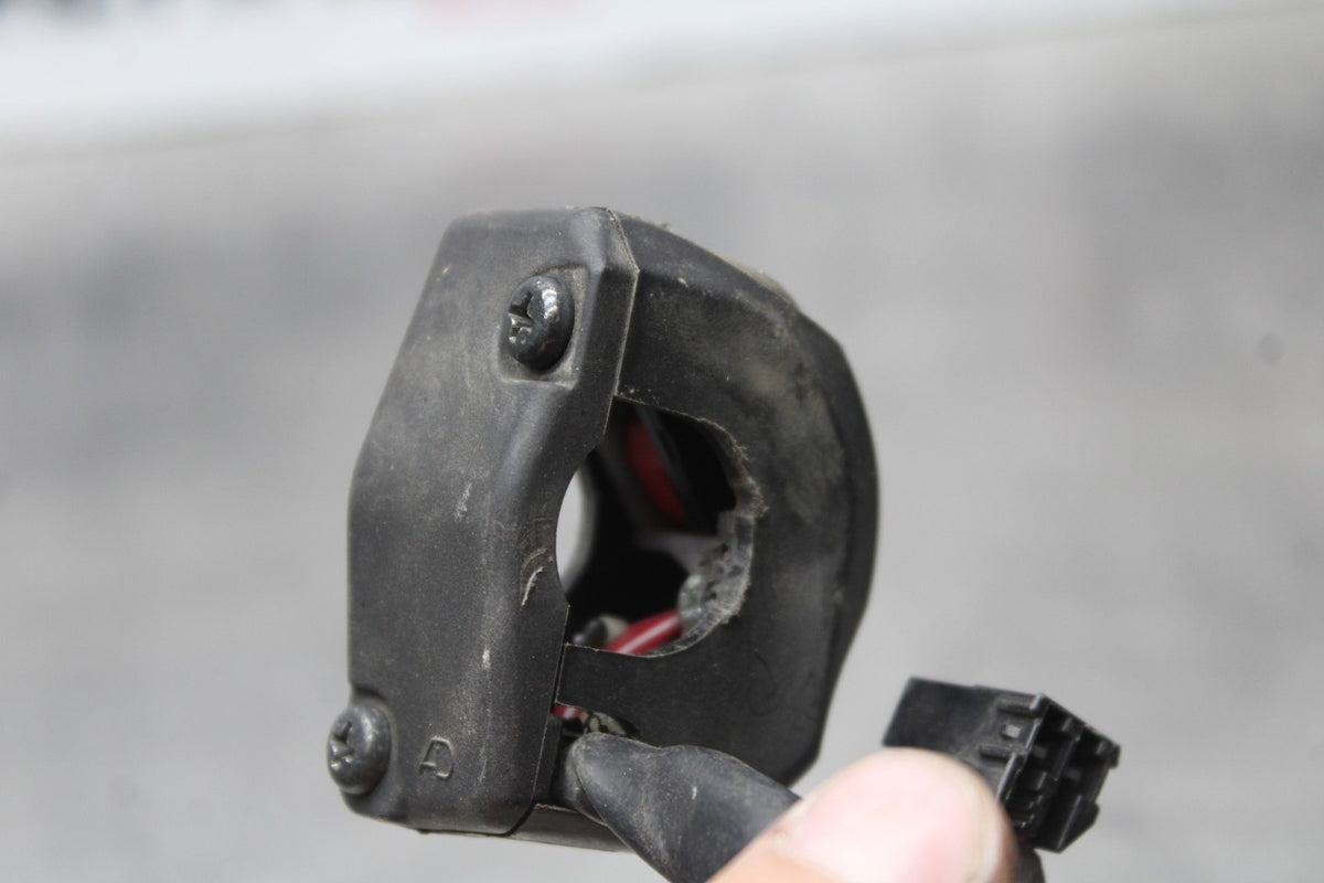 13-18 KAWASAKI NINJA ZX6R RIGHT CLIP ON HANDLE KILL OFF START SWITCHES BB915