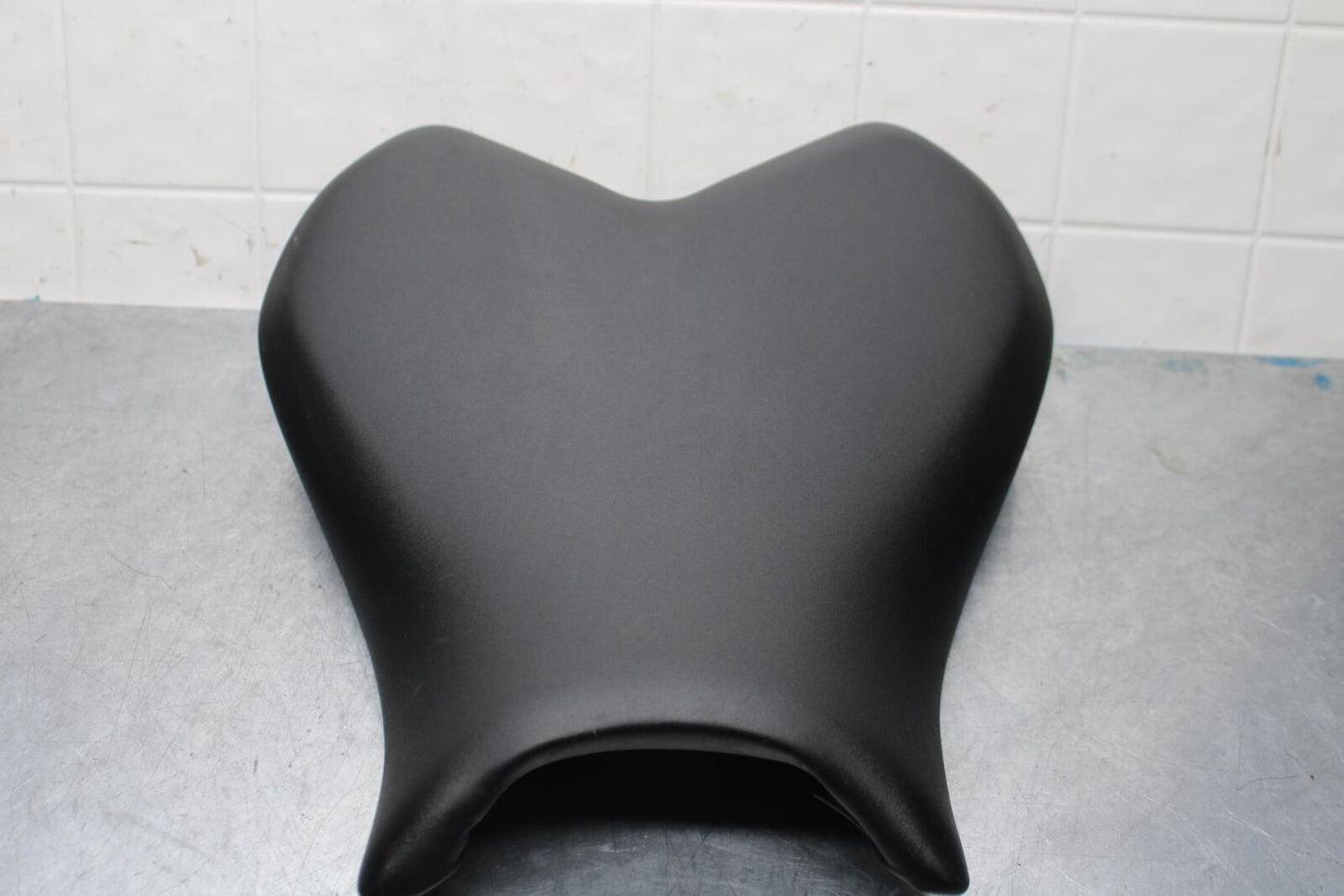 22-23 YAMAHA YZF R7 FRONT DRIVERS SEAT PAD SADDLE PILLION BB583