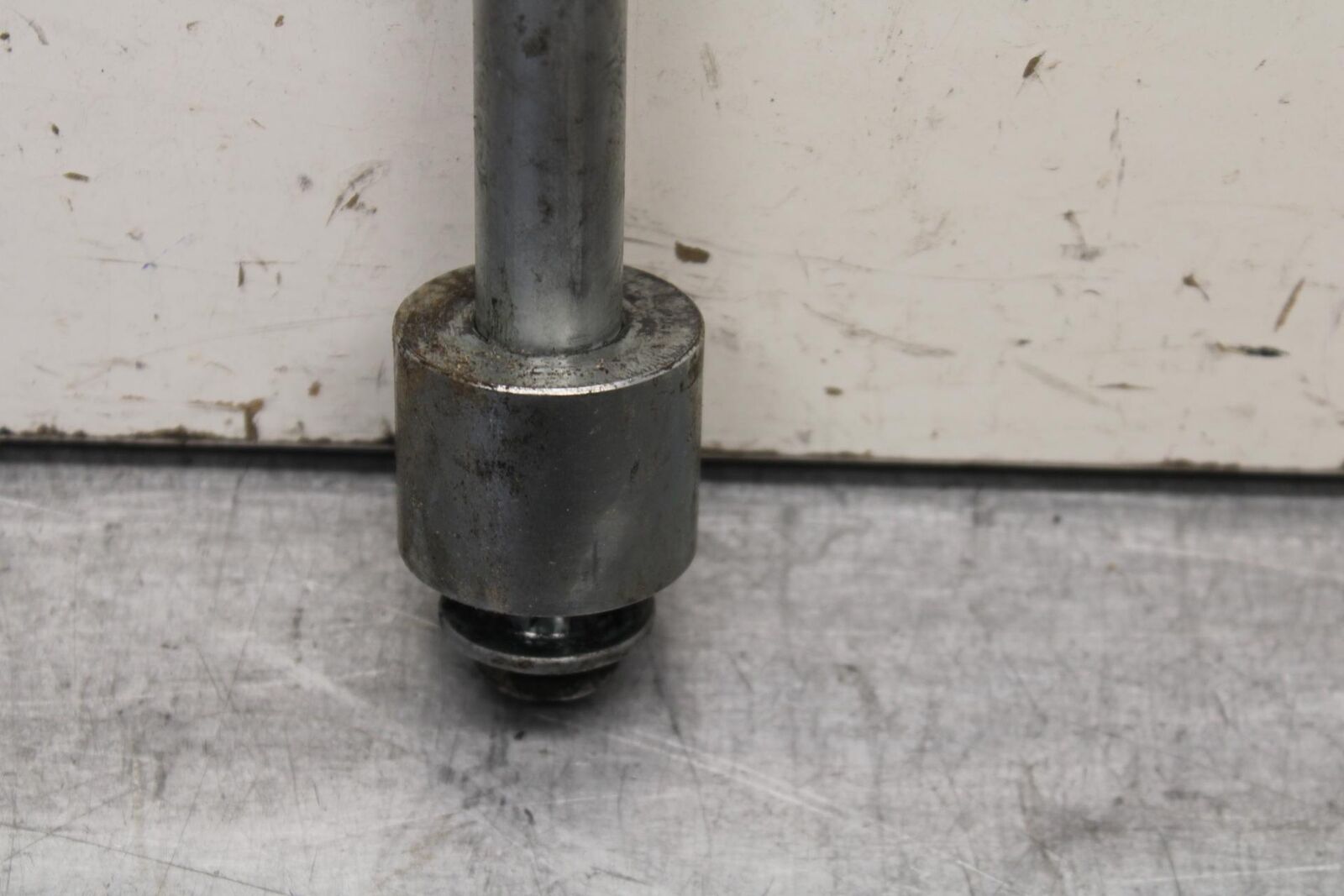2013 Suzuki Boulevard C50T REAR AXLE BACK WHEELBOLT AXEL 64711-48G00 BB625