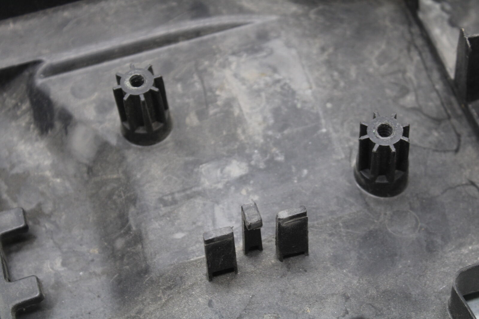 09-12 KAWASAKI NINJA ZX6R ZX600R REAR UNDERTAIL BATTERY TRAY PLASTIC BB656