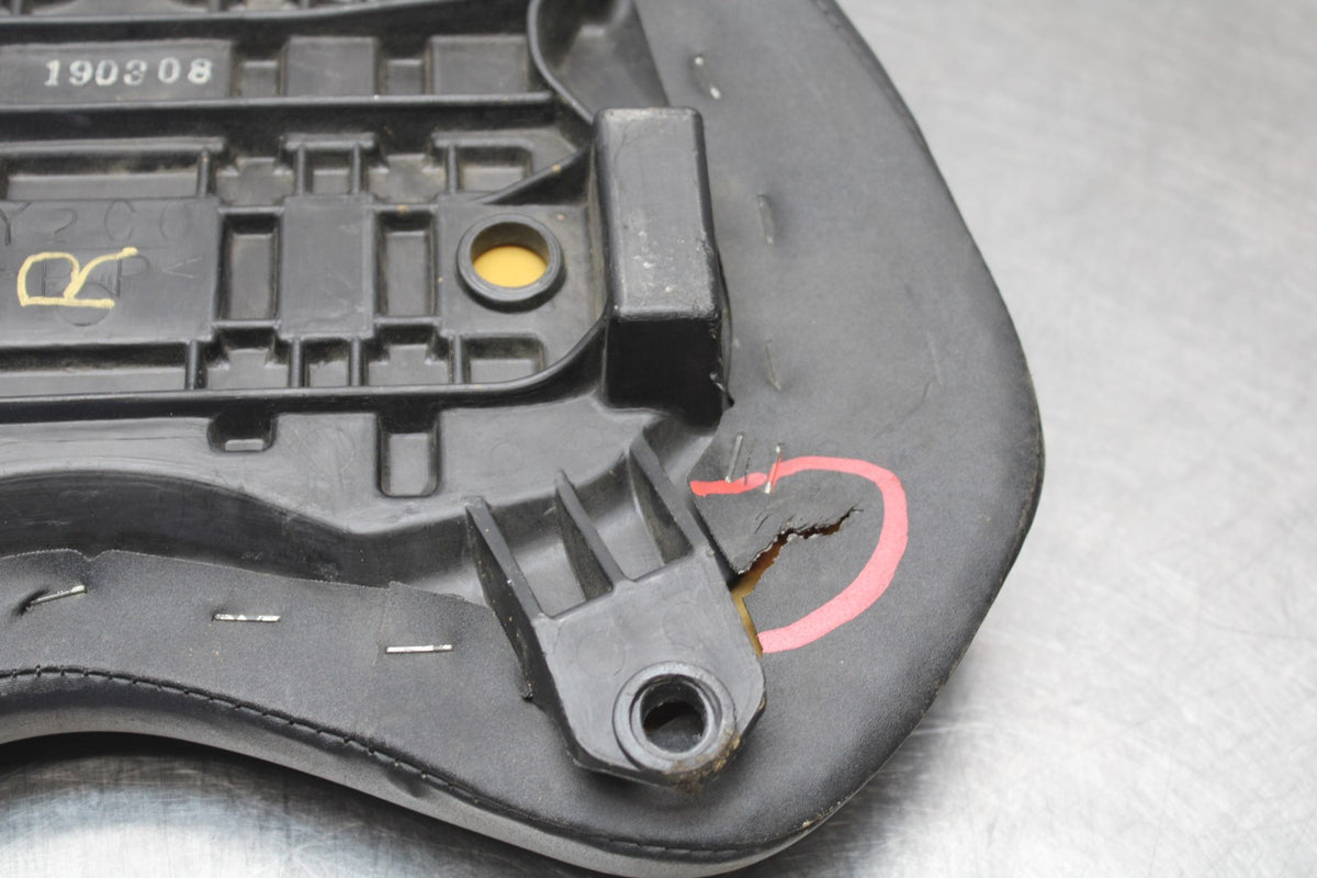 06-07 YAMAHA YZF R6 FRONT DRIVERS SEAT PAD SADDLE PILLION BB763