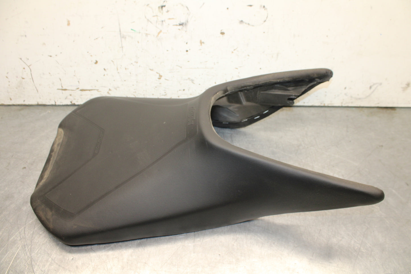 17-24 KTM 390 DUKE FRONT DRIVERS SEAT PAD SADDLE PILLION BB734