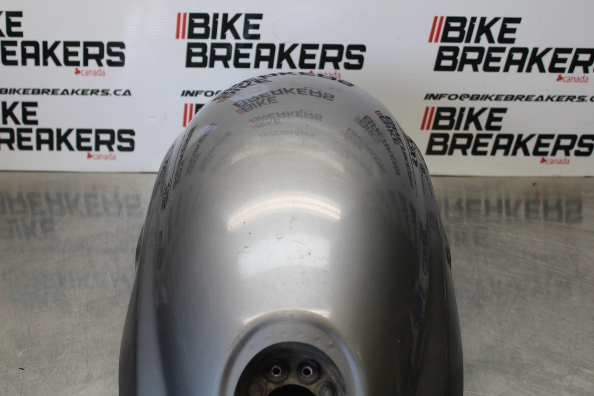 05 TRIUMPH ROCKET III REAR BACK WHEEL FENDER MUD GUARD BB186