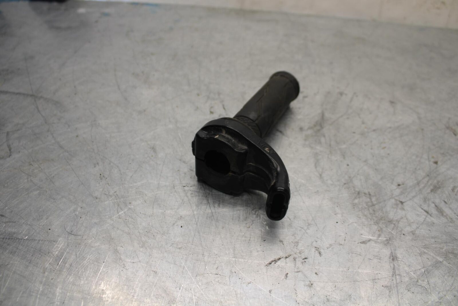 07-08 YAMAHA YZF R1 THROTTLE CABLE LINE HOUSING GUIDE BB425