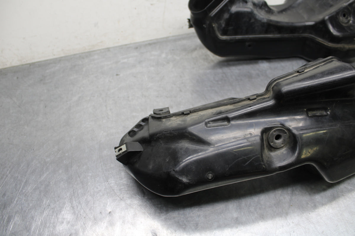 08-10 SUZUKI GSXR 600 RIGHT LEFT AIR INTAKE DUCTS BB132