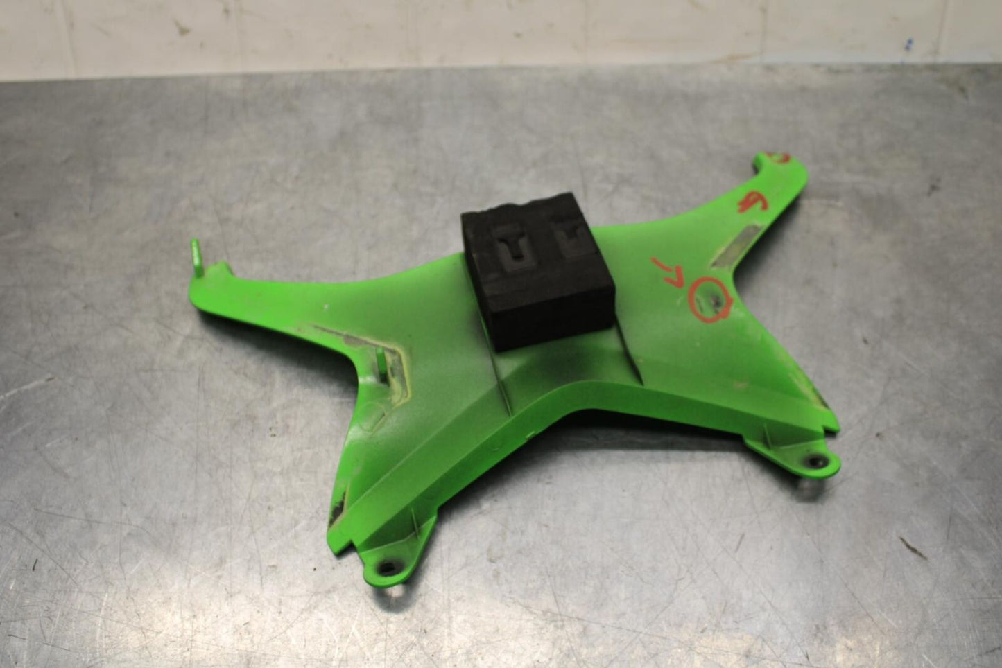 2011 Kawasaki Ninja ZX6R ZX600R FRONT CENTER COWL FAIRING BB587