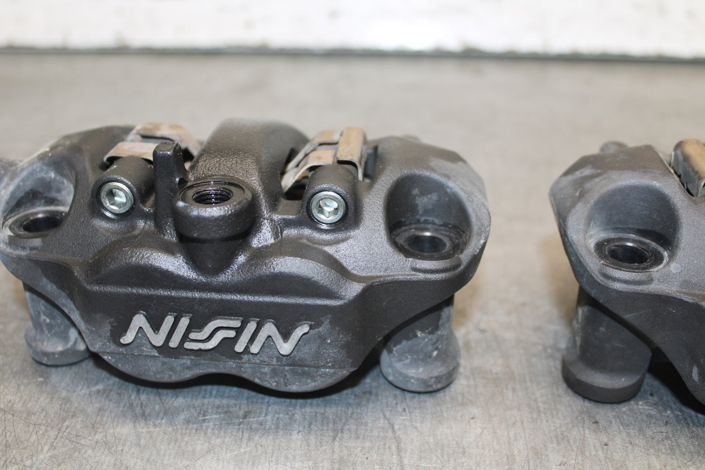 19-23 KAWASAKI NINJA ZX6R RIGHT LEFT FRONT BRAKE CALIPER SET PAIR CALIPERS BB701