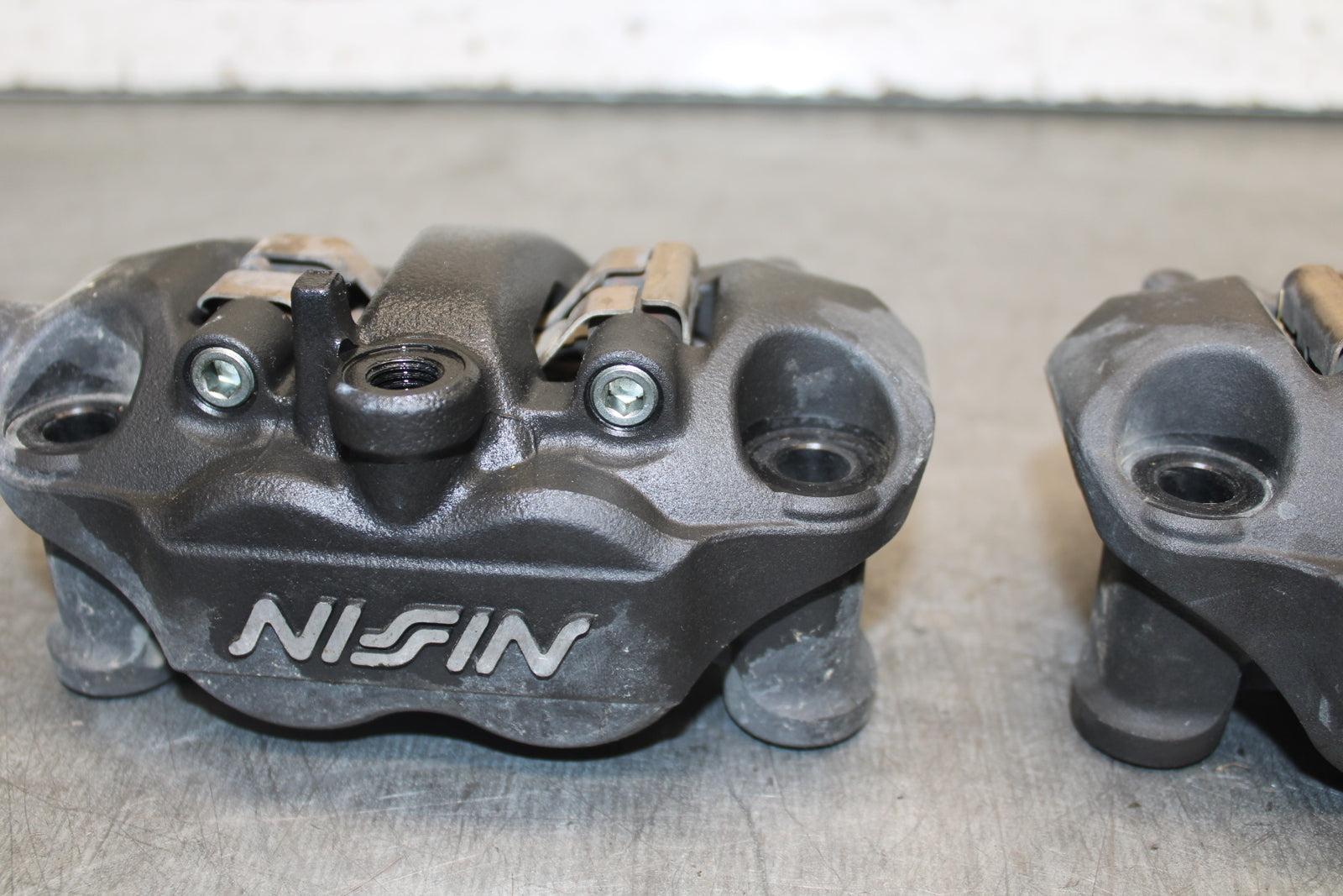 19-23 KAWASAKI NINJA ZX6R RIGHT LEFT FRONT BRAKE CALIPER SET PAIR CALIPERS BB701