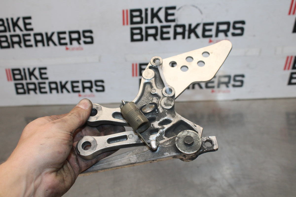 04-05 KAWASAKI NINJA ZX10R RIGHT REARSET REAR SET DRIVER FOOT PEG STOP BB931