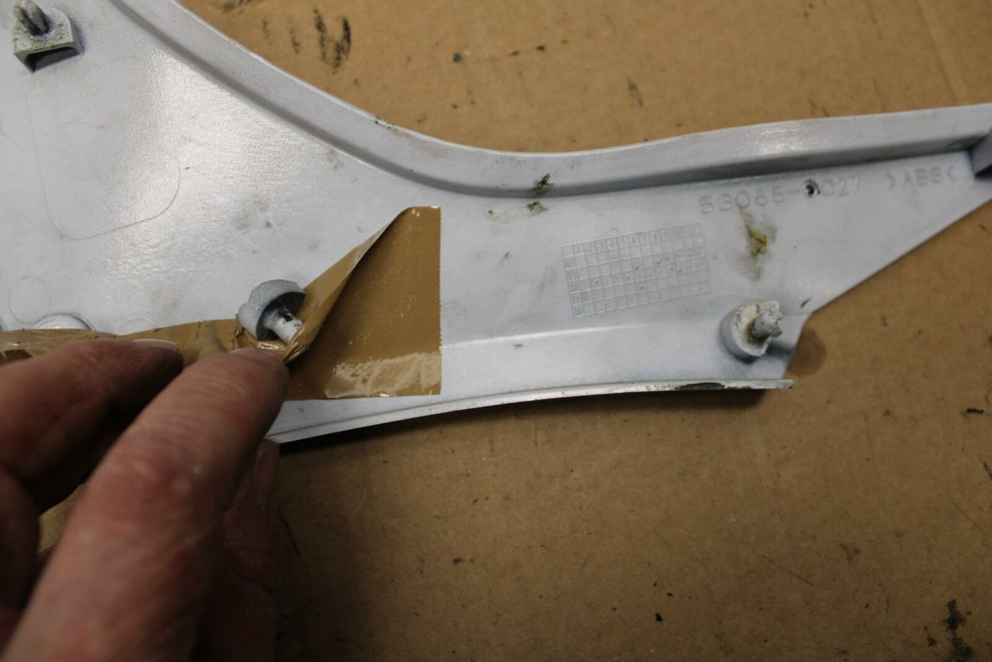 15 KAWASAKI NINJA 300 EX300  RIGHT FRONT SIDE SEAT SADDLE PANEL TRIM COWL BB395