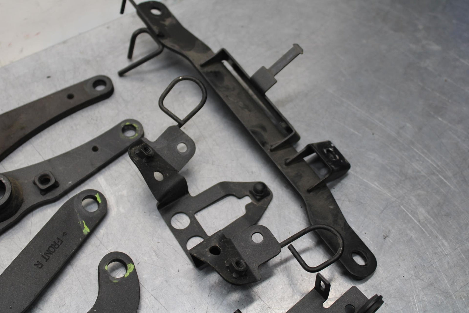 20 KAWASAKI Z400 ER400 ABS ENGINE MOUNT MOTOR BRACKET BB586