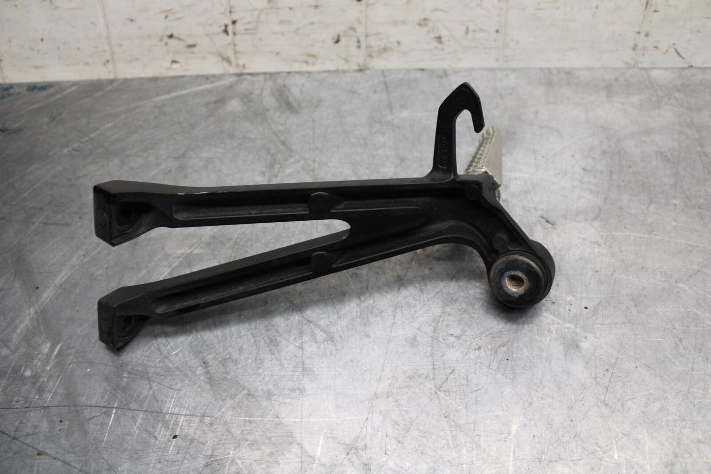 11-21 SUZUKI GSXR750 RIGHT REAR BACK PASSENGER PEG 43600-14J00 BB486