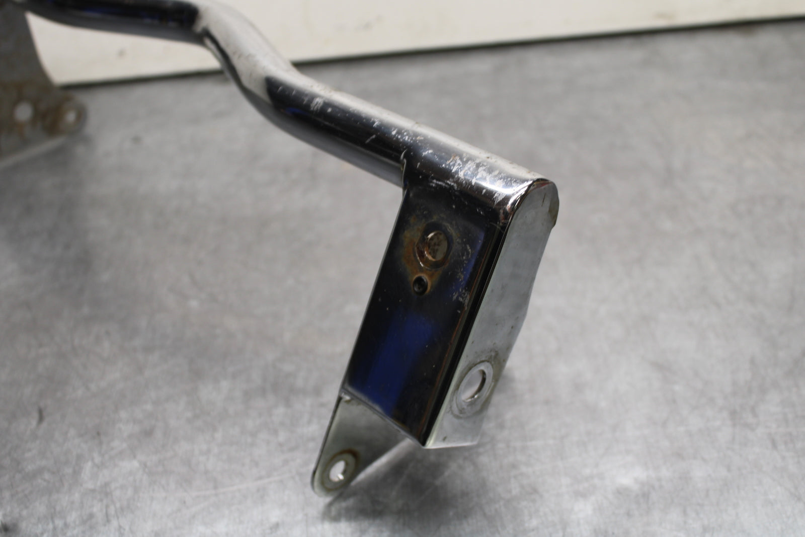 03-08 KAWASAKI VULCAN 1600 FRONT TURN SIGNAL BAR MOUNT BRACKET BB754