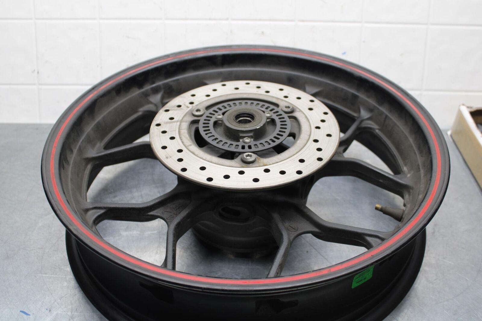 19-21 YAMAHA YZF R3 REAR WHEEL AND ROTOR BACK BRAKE DISC BB588