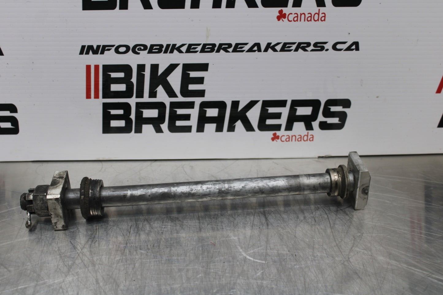 04-05 KAWASAKI NINJA ZX10R REAR AXLE BACK WHEEL RIM PIVOT BOLT AXEL BB163