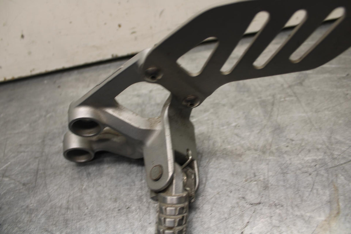 08-10 SUZUKI GSXR 600  LEFT REARSET REAR SET DRIVER FOOT PEG REST STOP BB92