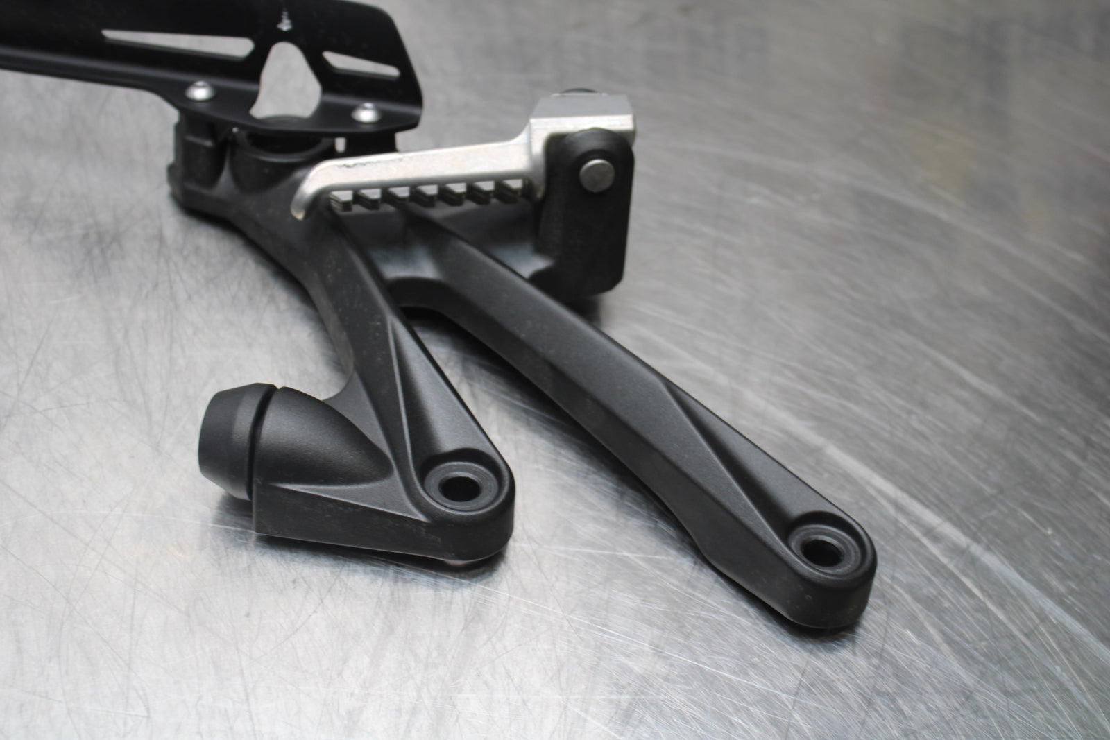 23-24 KAWASAKI NINJA ZX14R REAR BACK PASSENGER PEG SET PAIR BB153