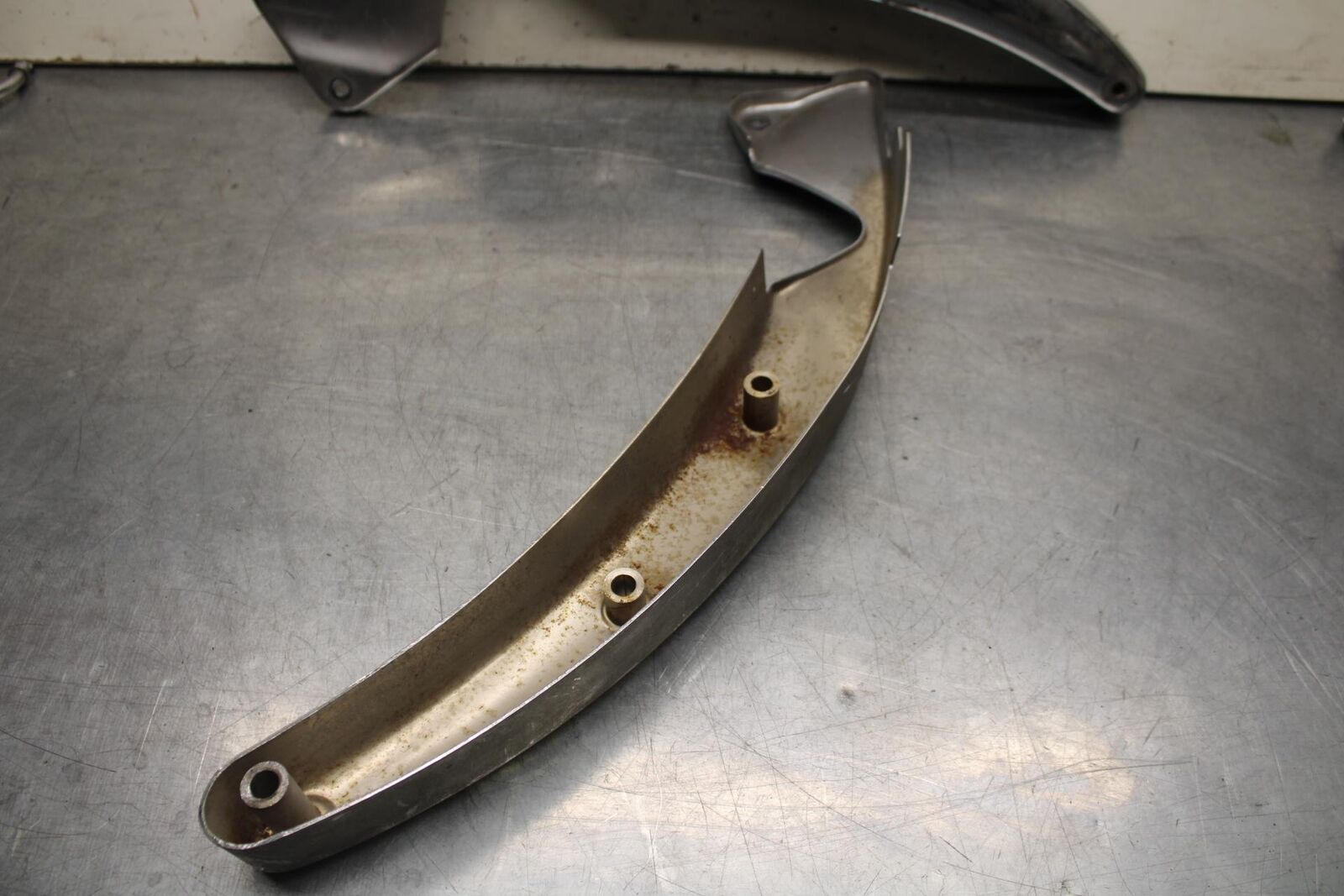 03-08 KAWASAKI VULCAN 1600 REAR BACK FENDER SUPPORT FRAME SUBFRAME BB616