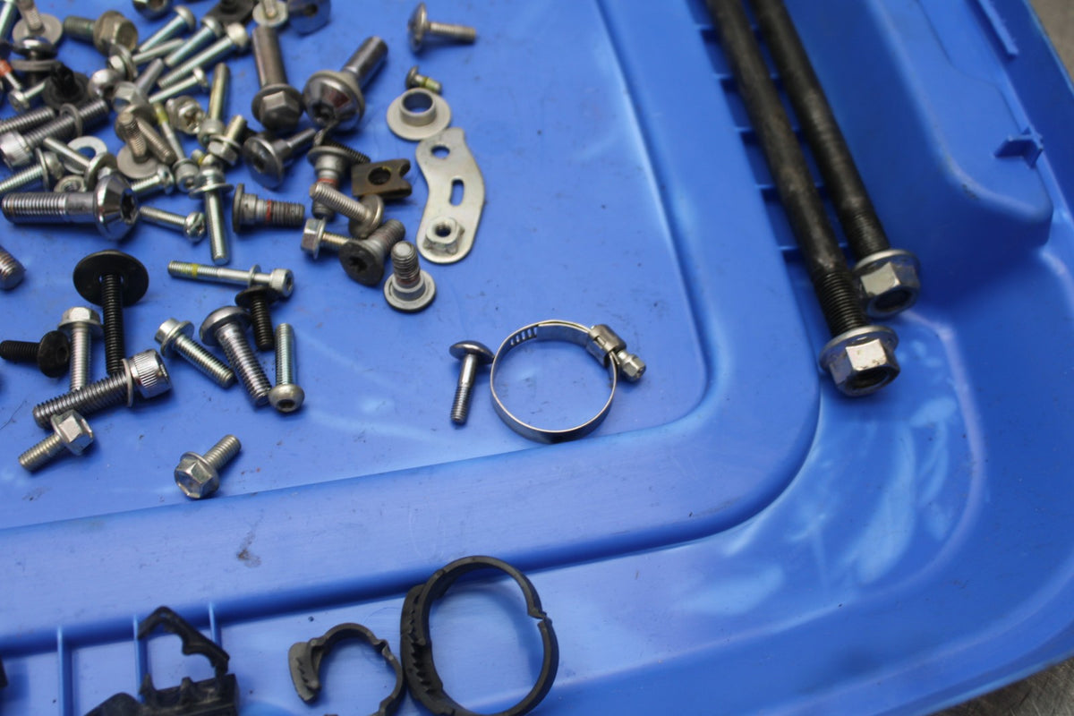 17 YAMAHA YZF R6 MOUNTING BOLTS HARDWARE SCREWS BB922