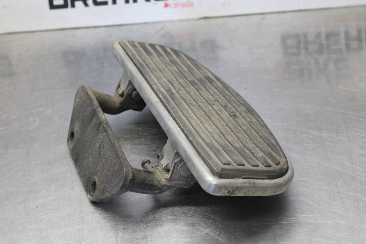 97 KAWASAKI VULCAN 1500 VN1500D CLASSIC LEFT FRONT FOOT REST PEG STEP BB936