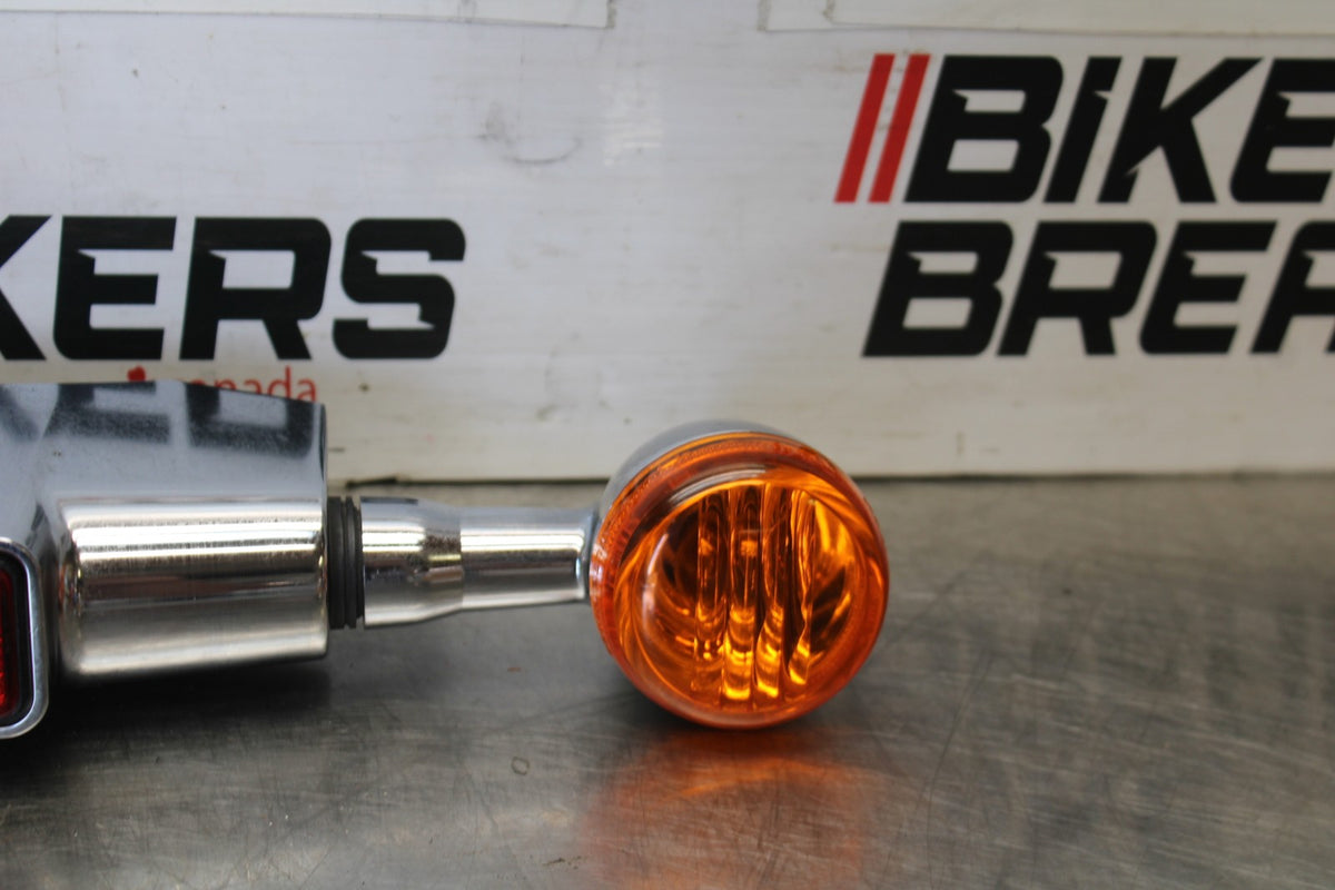 05-09 SUZUKI BOULEVARD C90 REAR TURN SIGNAL LIGHTS & BAR MOUNT BRACKET BB918