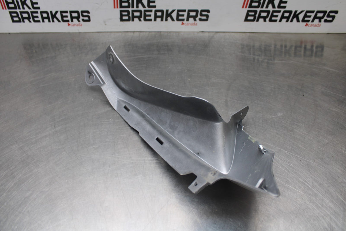 08-10 SUZUKI GSXR 600 LEFT FRONT UPPER MID SIDE FAIRING COWL PLASTIC BB00