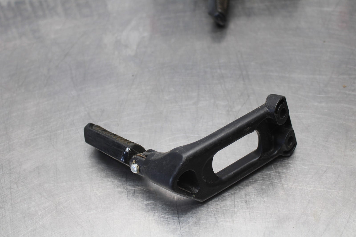 09-17 HARLEY-DAVIDSON V-ROD REAR PASSENGER FOOT STEP PEG SET BB886