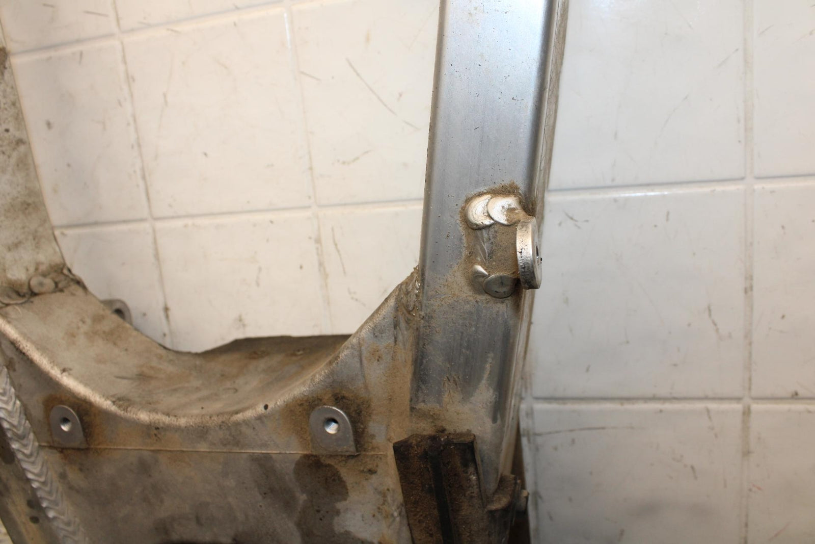 2001 Suzuki GSXR600 REAR SWINGARM BACK SUSPENSION SWING ARM 61000-39F00 BB59