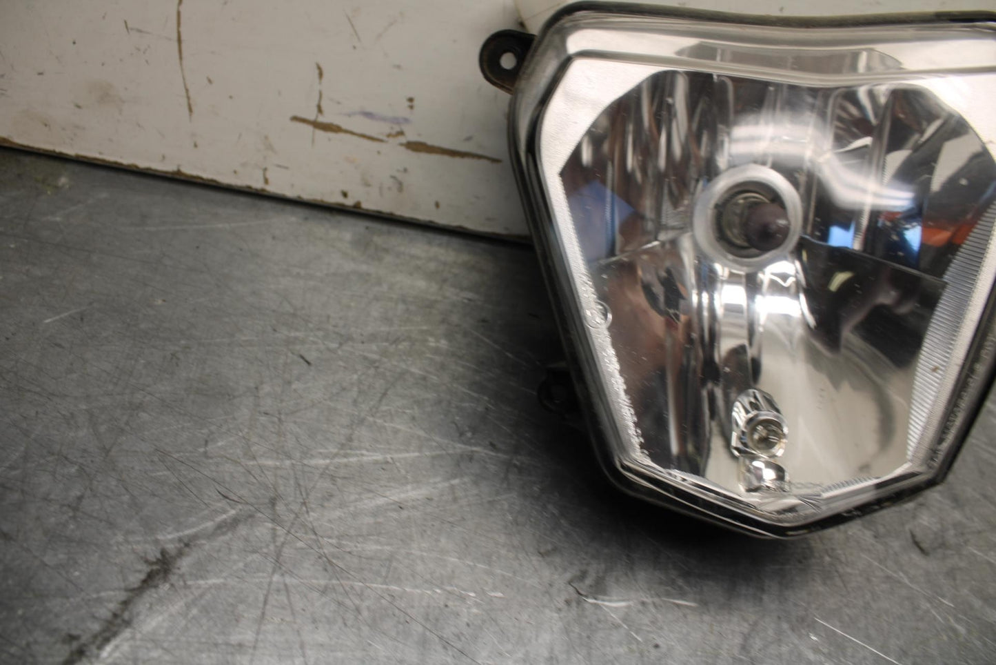 16-18 KTM 690 DUKE FRONT HEADLIGHT HEAD LIGHT LAMP BB631