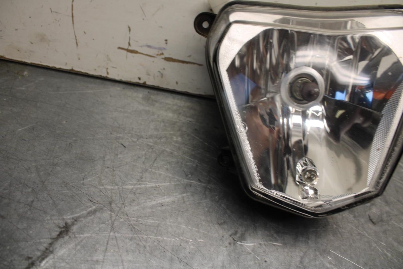 16-18 KTM 690 DUKE FRONT HEADLIGHT HEAD LIGHT LAMP BB631