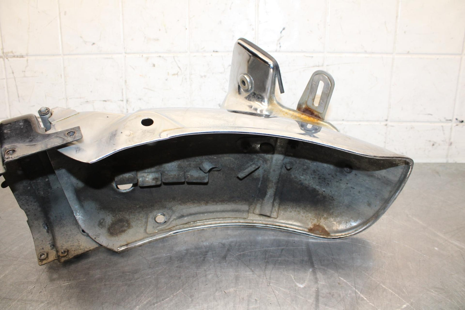 1979 Yamaha XS1100 REAR BACK WHEEL FENDER MUD GUARD 2H7-21613-00-91 BB572