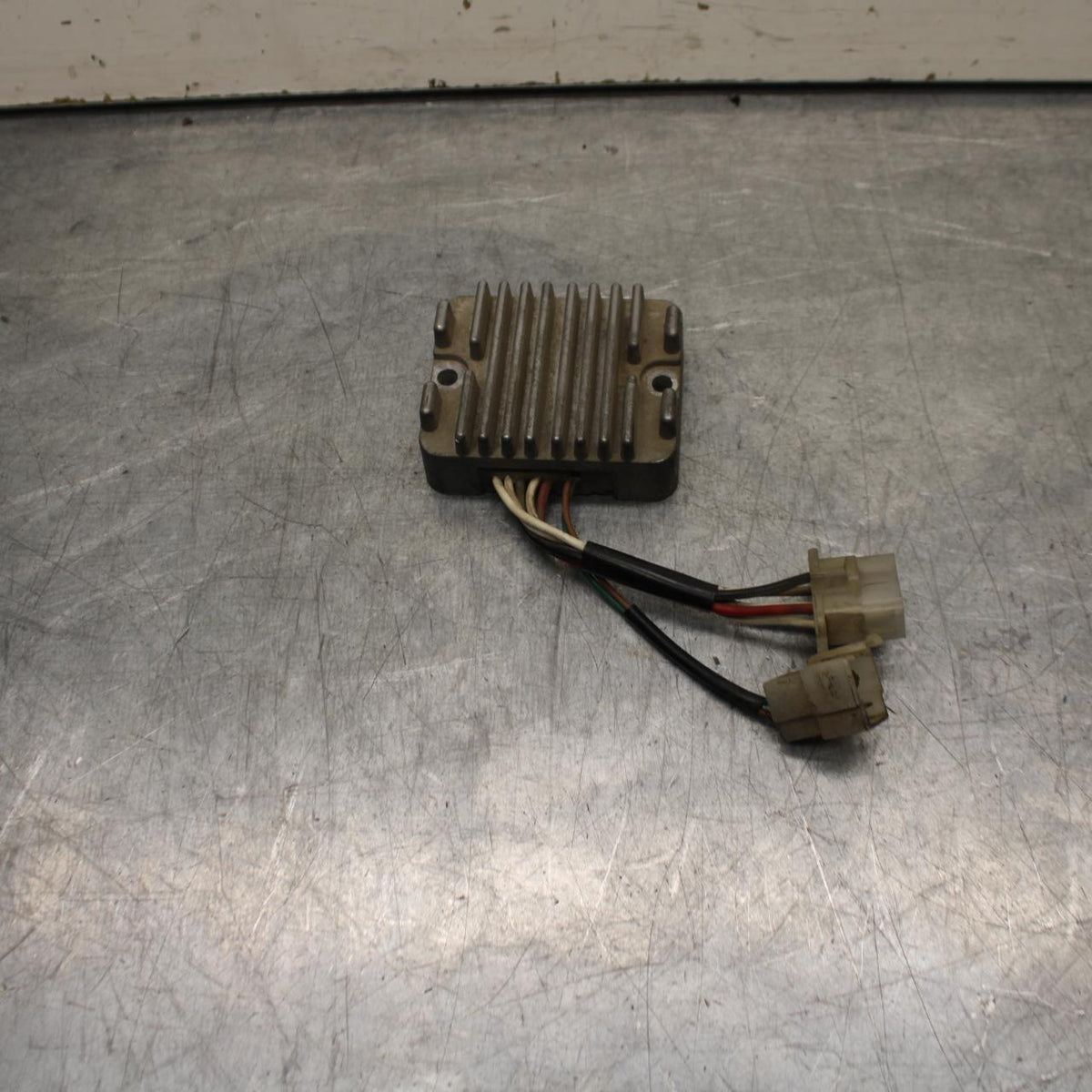 1979 Yamaha XS1100 RECTIFIER VOLTAGE REGULATOR 1T4-81960-A0-00 BB572