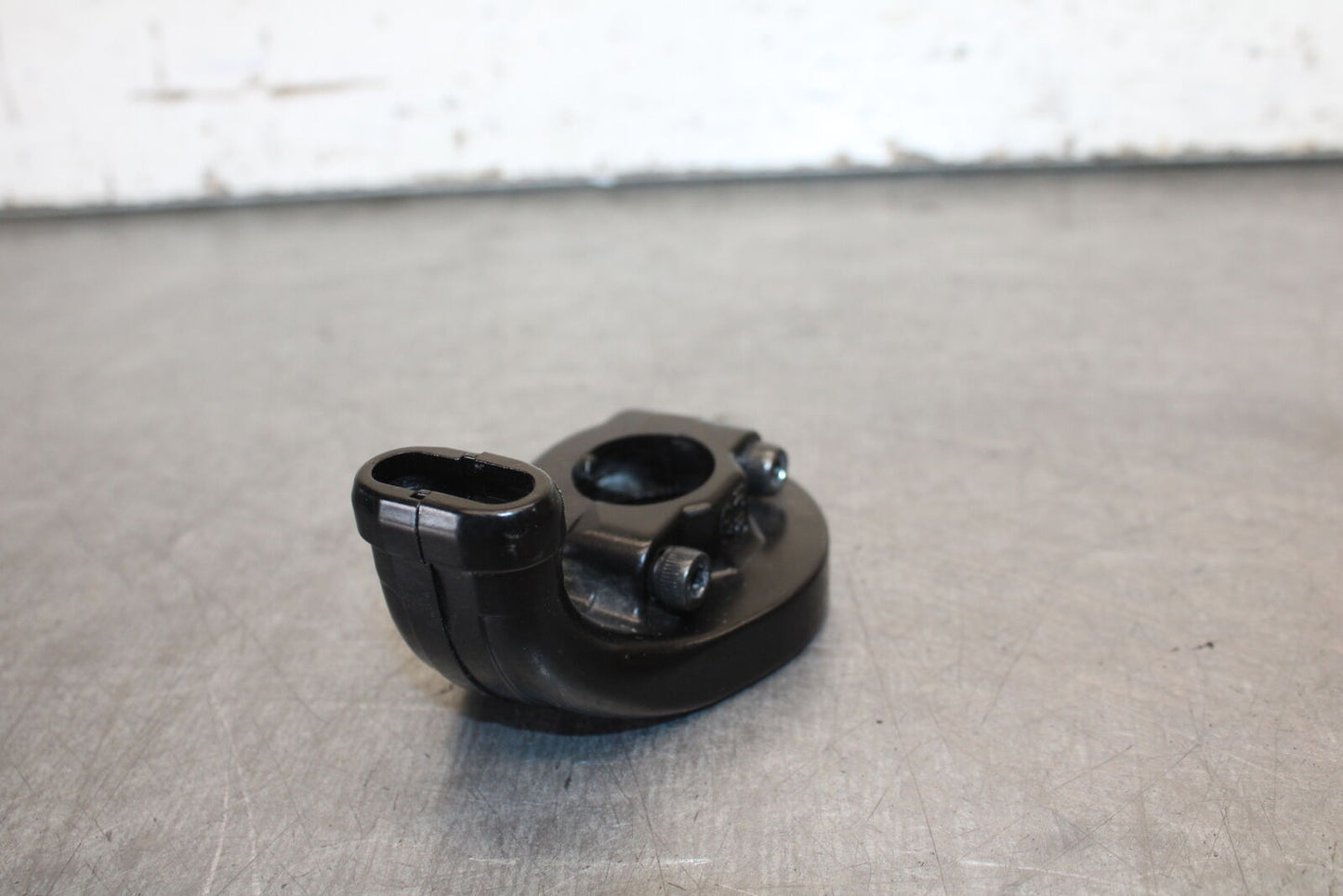 09-14 YAMAHA YZF R1 THROTTLE CABLE LINE HOUSING GUIDE BB696