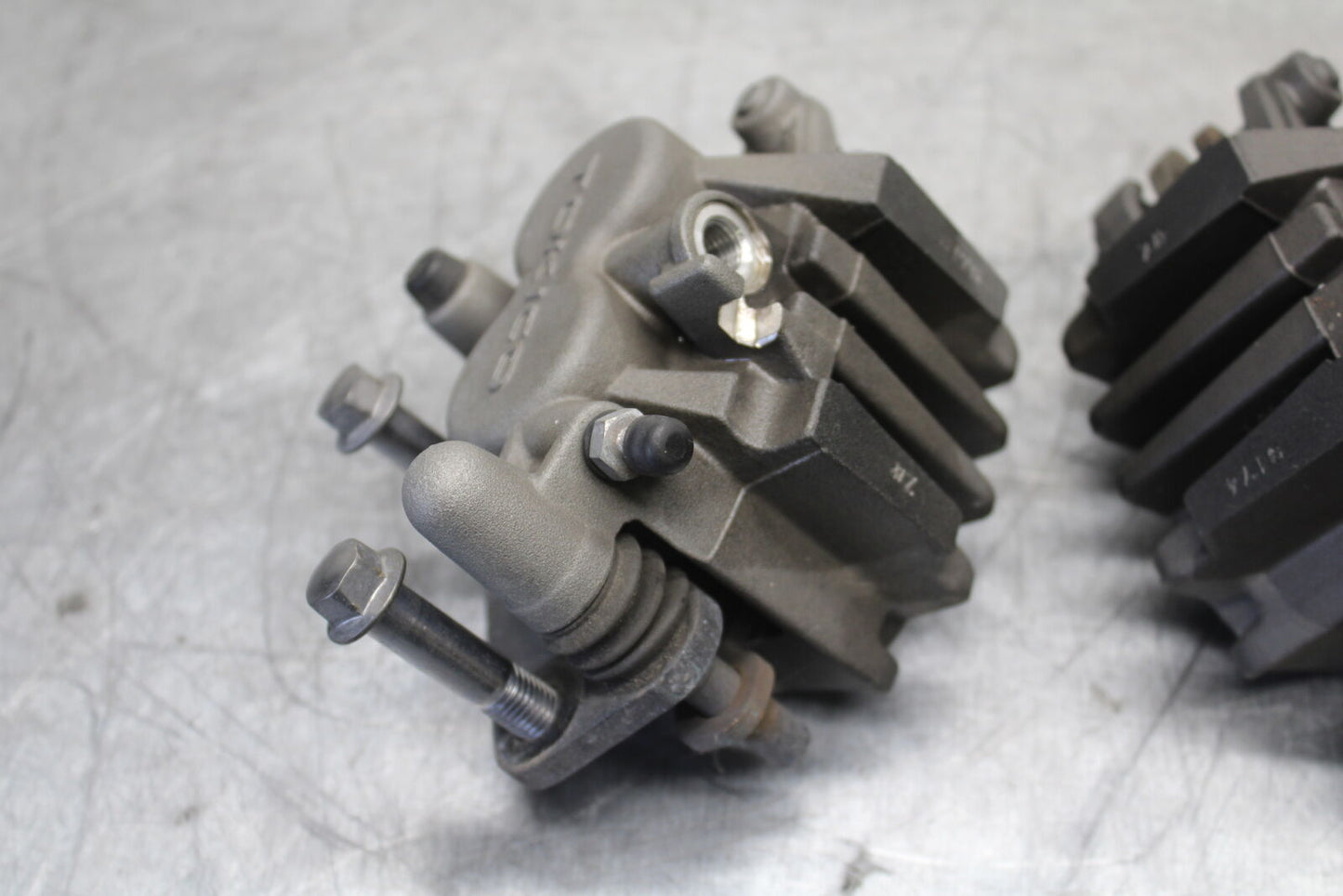 12-17 KAWASAKI ER-6N Z650 RIGHT LEFT FRONT BRAKE CALIPER SET PAIR CALIPERS BB709