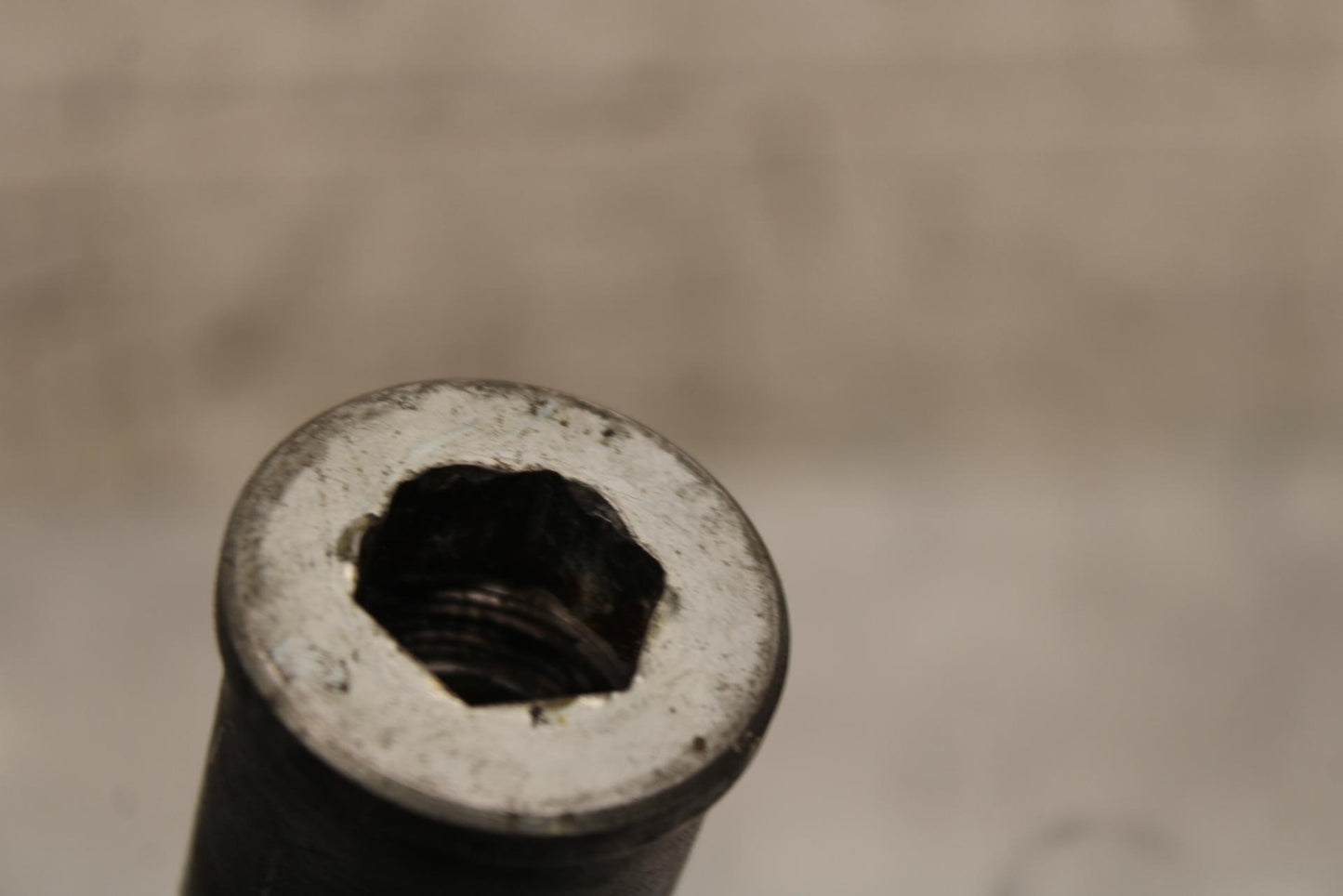 2000 Kawasaki Ninja ZX12R ZX1200A FRONT WHEEL RIM AXLE PIVOT BOLT 41068-1426 BB5